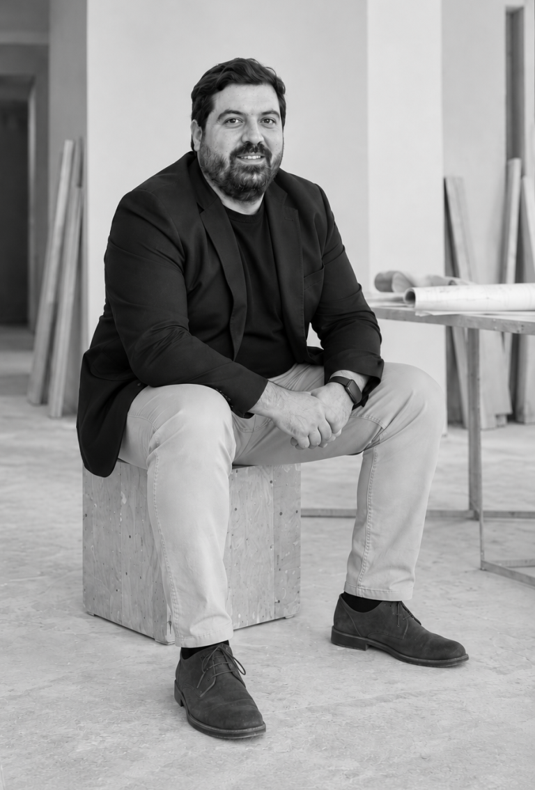 Eduardo, fundador de OLMEGO Proyectos, empresa de reformas en Madrid